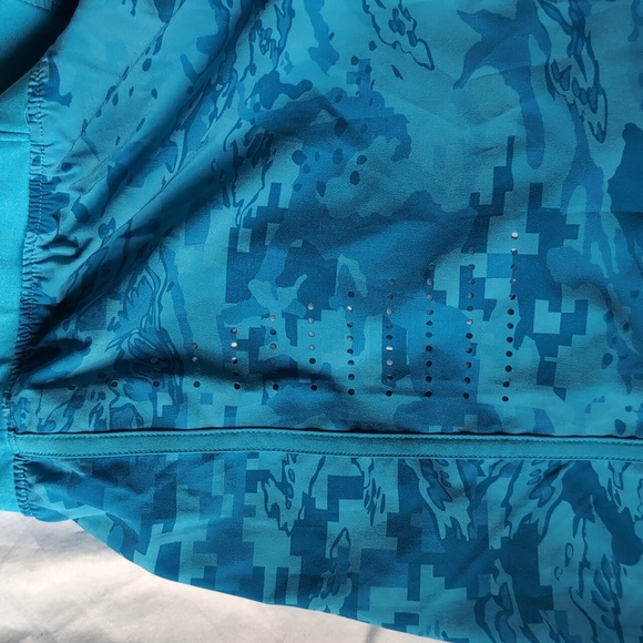 Under Armour Shorts - Picture 5 of 5